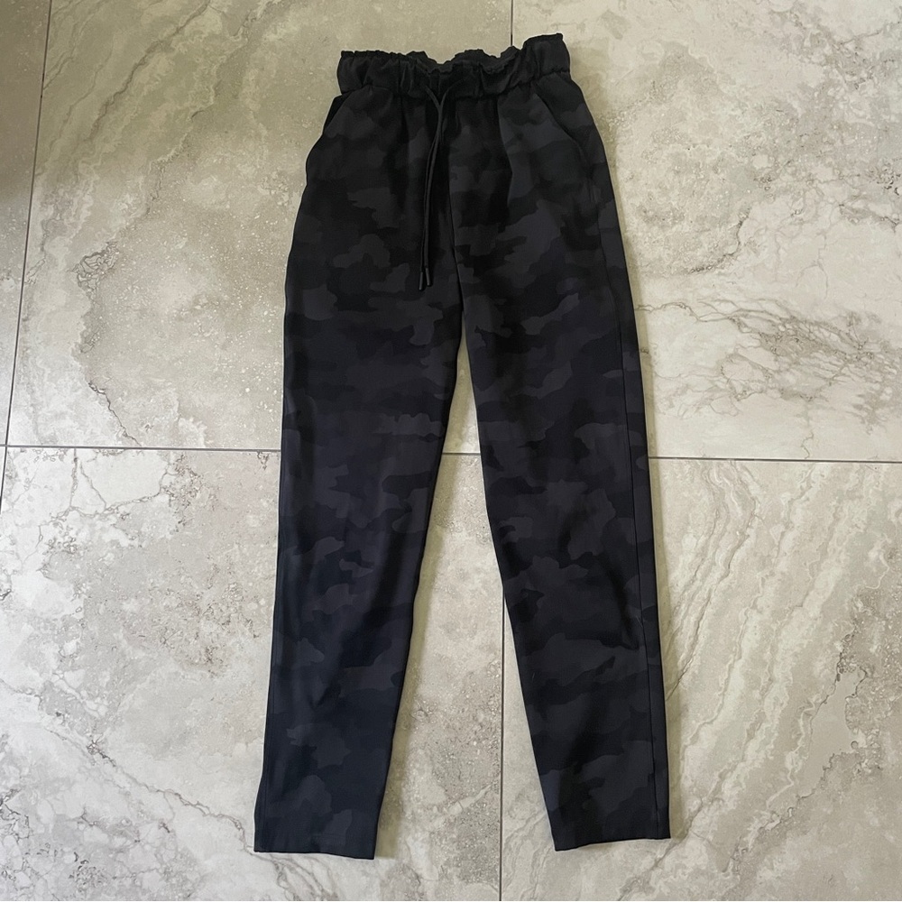 Lululemon Stretch High Rise 7/8 Pants - Camo Size 2